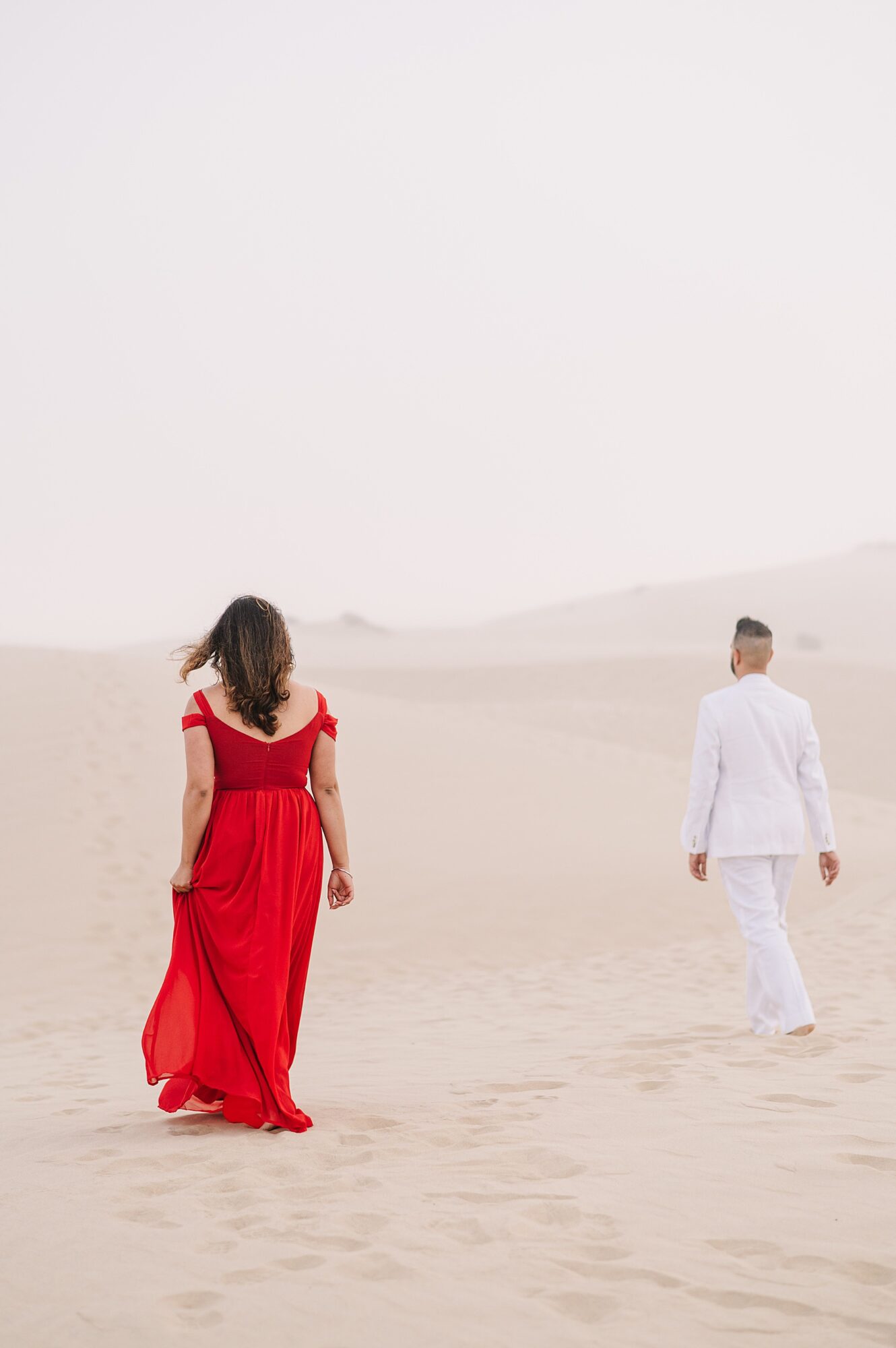 Discover how to capture epic Oceano dunes engagement photos with our guide to the epic Oceano Dunes. 