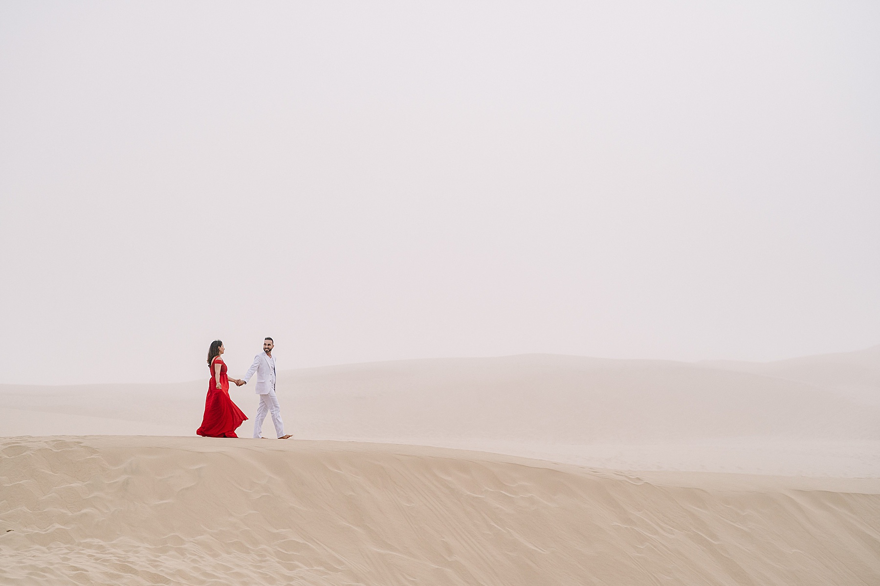 Discover how to capture epic Oceano dunes engagement photos with our guide to the epic Oceano Dunes. 