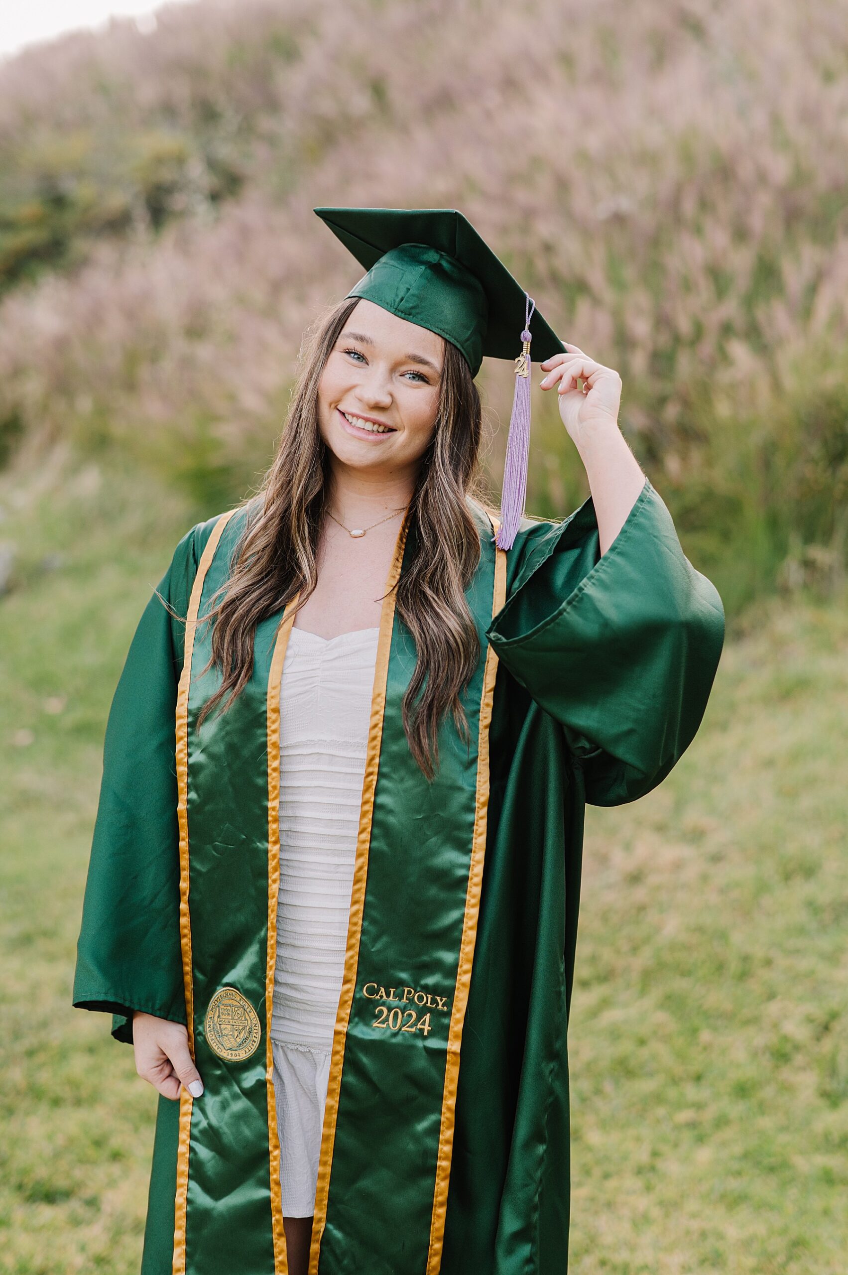 Book your Cal Poly senior photos now to capture your graduation memories with stunning portraits in San Luis Obispo’s best locations!