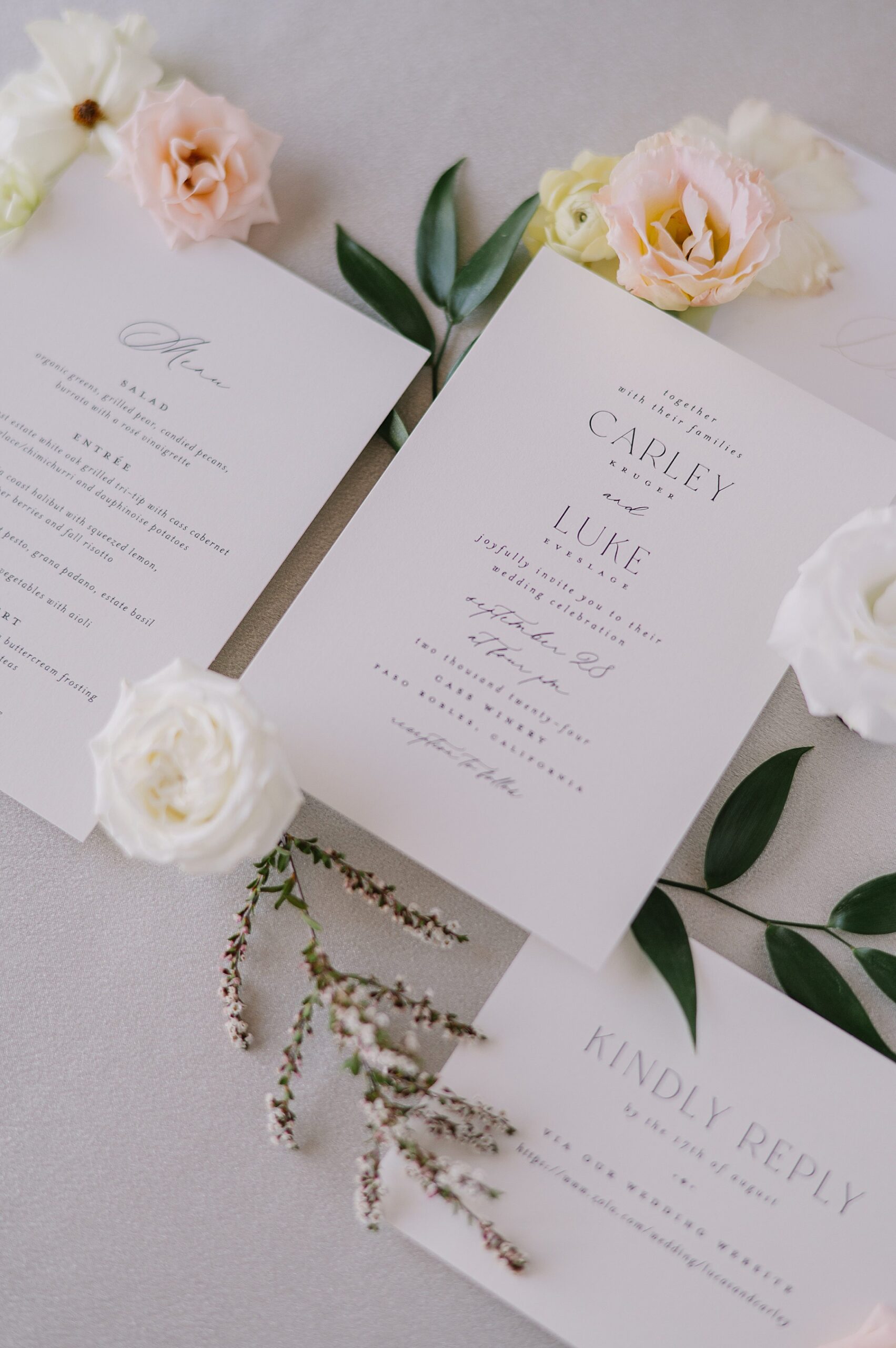 Discover calming wedding morning tips to help you feel present, peaceful, and prepared before saying “I do.”