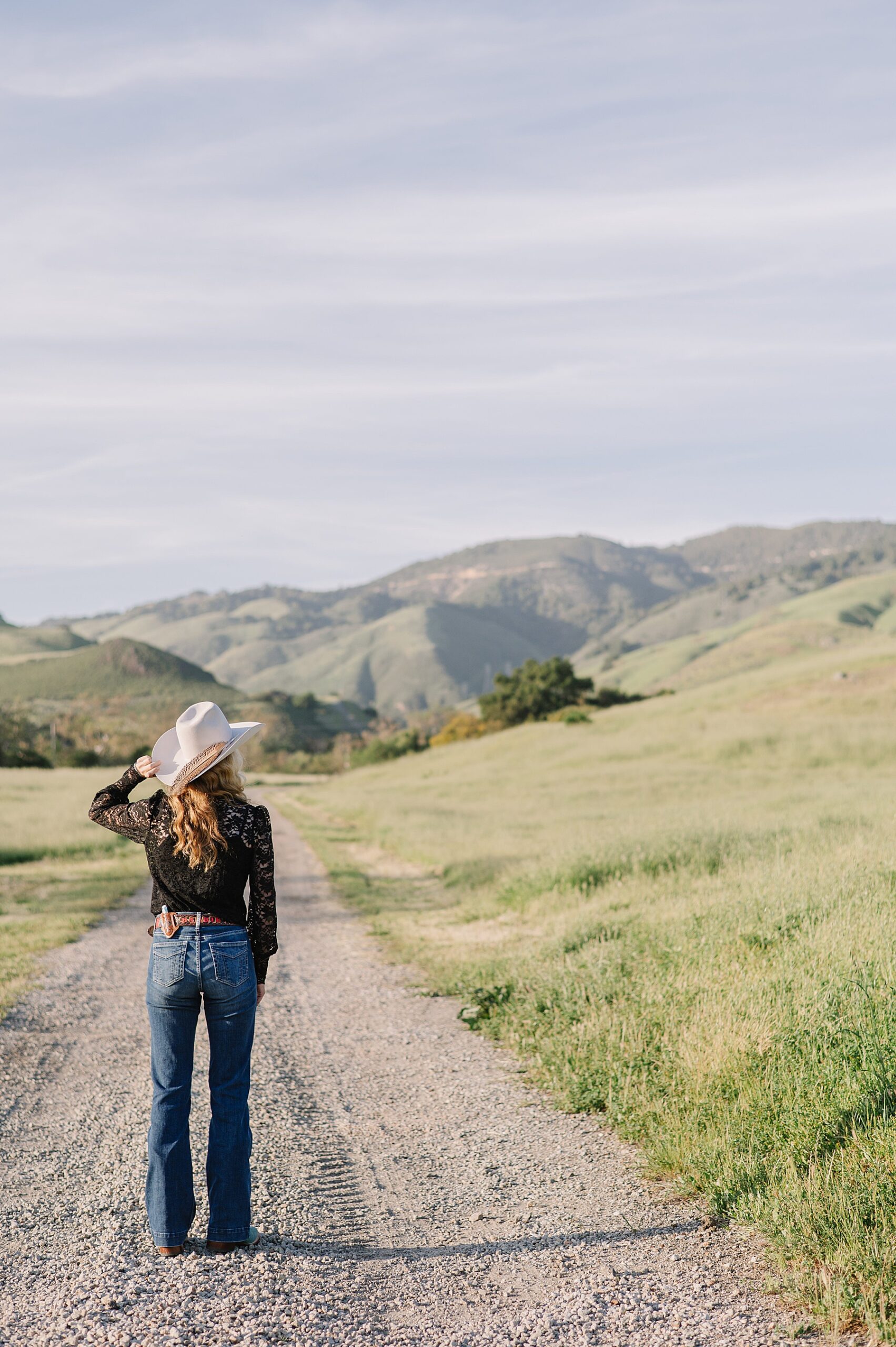Plan the perfect senior photos with this Central Coast timeline, location ideas, and tips for Class of 2026 portraits.