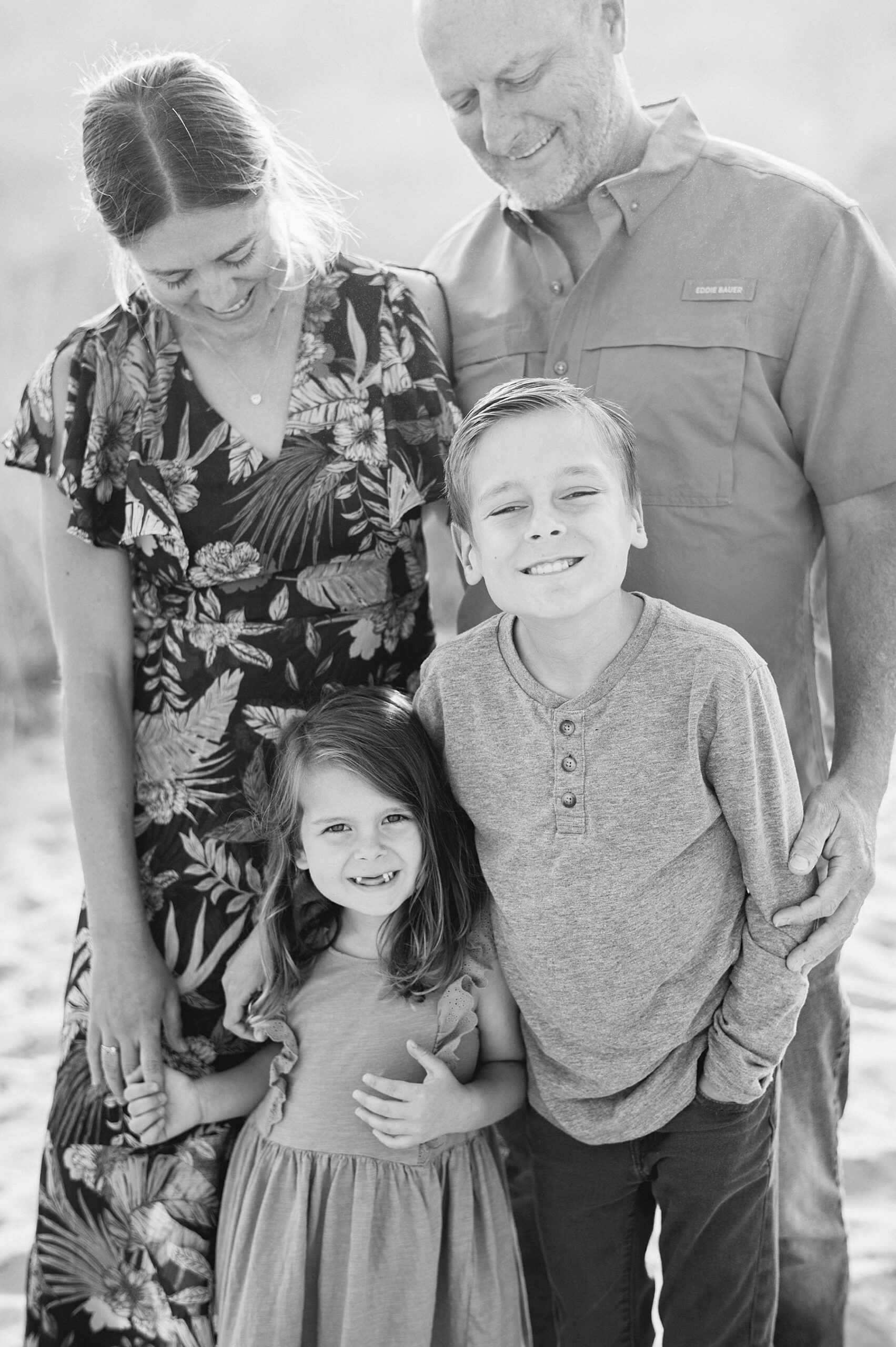 Fall Mini Sessions vs Full: Discover which portrait session is right for you based on time, flexibility, and your family's needs.